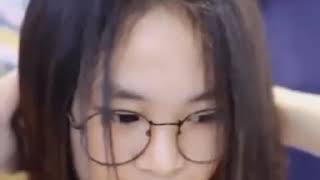 Download lagu cewek cantik,cewek manis,cewek gingsul,cewek tik tok. mp3