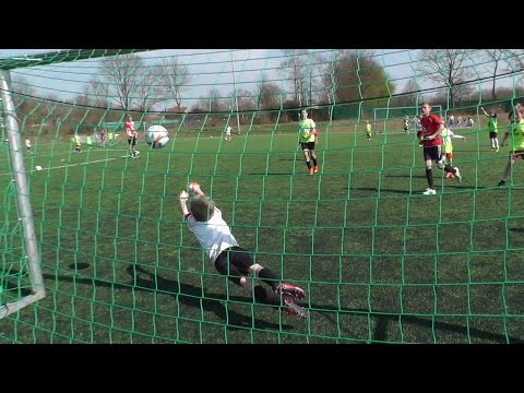 Trainer des 1.FCKöln trainieren Kids im PulheimerSC Fußball Camp.