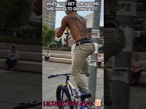 When You Get a New Bong Meme: 5 Things Every Stoner Knows