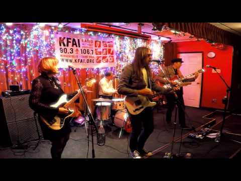 Kinda Kinky "Sunny Afternoon"