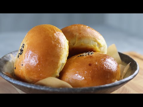 Char Siu Baos (Hong Kong BBQ Pork Buns, 叉烧包)