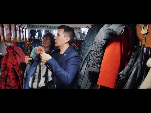 Айваз Садыйров белән Гөлназ Сәфәрова билет тикшерә, Булат Бәйрәмов гардеробта кием кабул итә