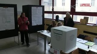 Il video dell'apertura dei seggi a Napoli per le elezioni regionali