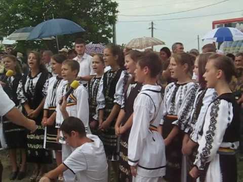 06 Inaugurarea SMURD la Raciu - 14 iulie 2012 - Corul gimnaziului din Raciu - MVI_3587.AVI