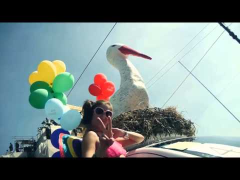 50metrová duhová vlajka pro Prague Pride 2013