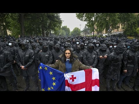 "Russisches Gesetz" in Georgien: Schlägereien auf der Straße und im Parlament