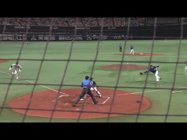 【5回裏】自らを助ける好守!! ライオンズ・武内夏暉 好反応でグラブトスしスクイズを阻止!!  2024年9月8日 福岡ソフトバンクホークス 対 埼玉西武ライオンズ