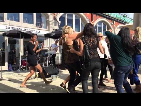 Alison David sings Kiss