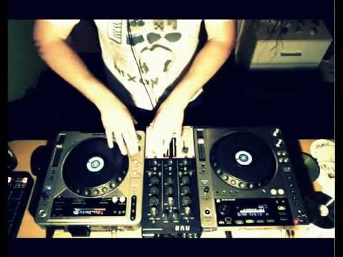 Dub&Bass TV/01 - DJ Becker - Dubstep live 2012 - Mixed in Key