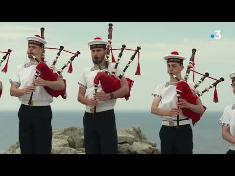 Bagad Lann-Bihoue e-barzh Bali Breizh : Lanlaude