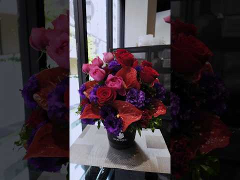 ■636 Arranjo de flores de rosa e campânula