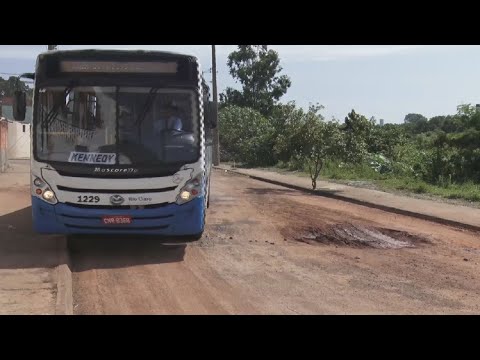 Cratera dificulta rotina no Jardim Novo