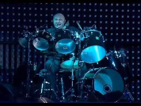 PHIL COLLINS - In the air tonight (live in Tel Aviv 2005)