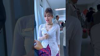 Download lagu Pramugari Cantik Batik Air di Bandara Kalimarau Berau mp3