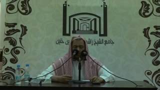 صورة حكم لباس المبرزين عند الكفرة من الممثلين والمغنين