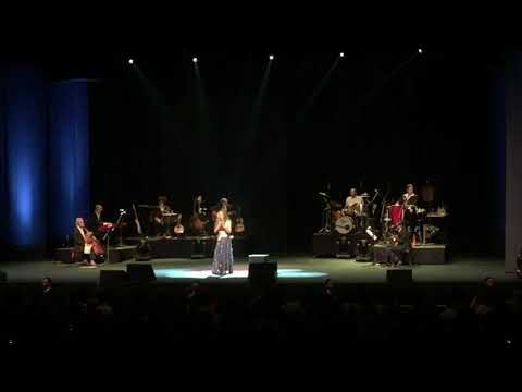 Maria Bethânia - Samba da Benção (Vinicius de Moraes e Baden Powell)