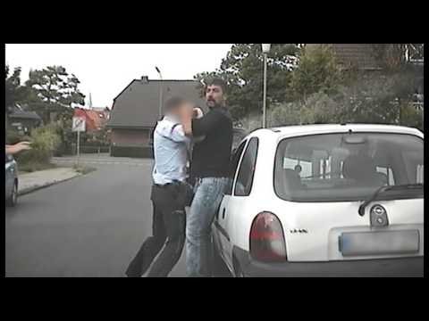 Polizeigewalt in Herford - Teil 3: Jetzt geht die Schlägerei los