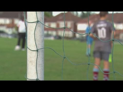 Pedofil botrány az angol focikluboknál, több száz egykor molesztál sportoló áll elő