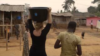 Sarah Dawn Finer i Ghana del 2