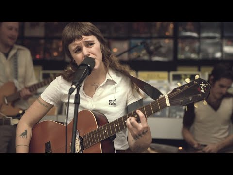 Cat Clyde - I Don't Belong Here (Live at Cheapies)