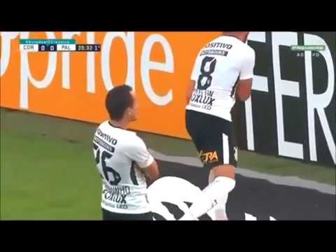 Golaço de Rodriguinho contra o Palmeiras