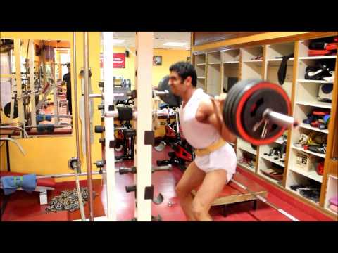 Back Squats - www.moezaryan.com - Islamabad's Top Gym