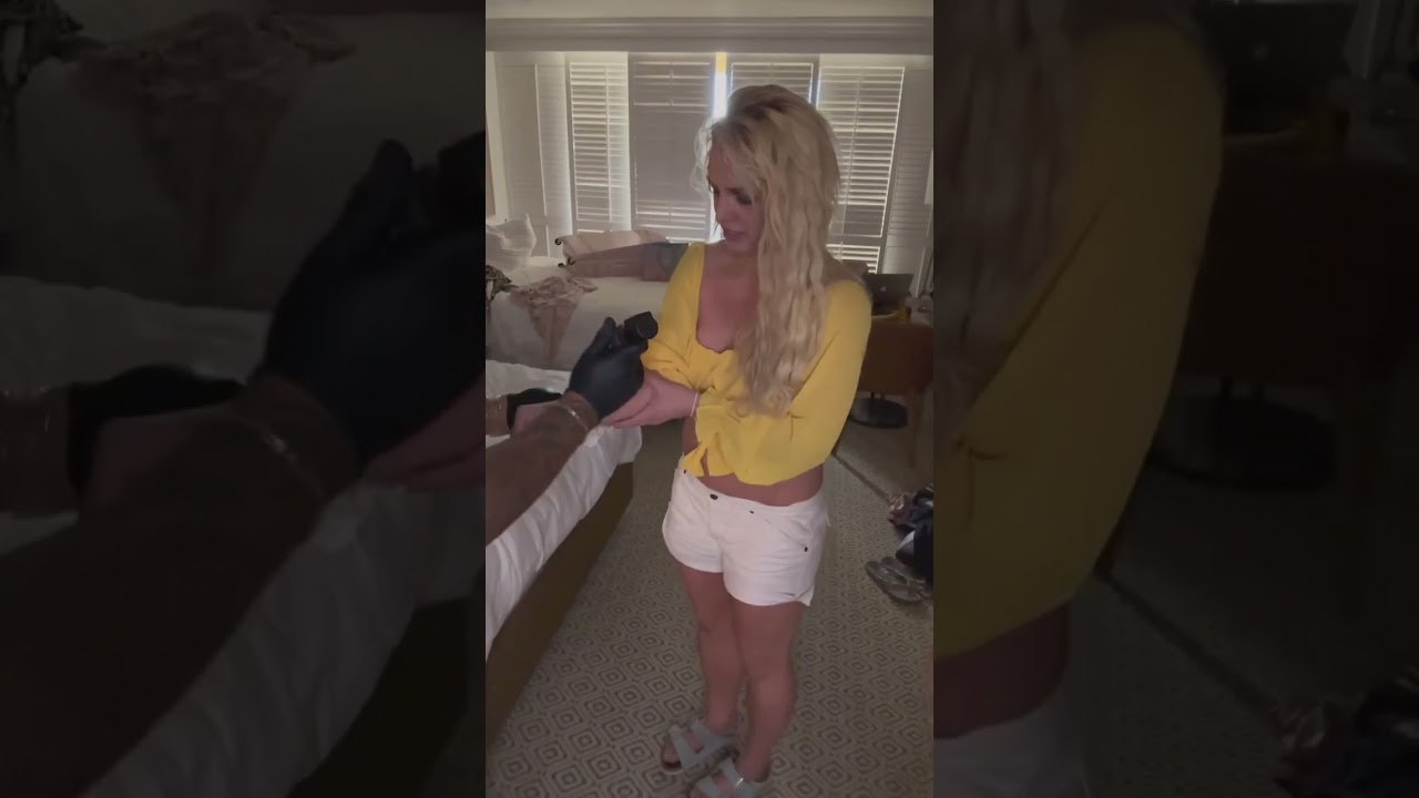 Britney Spears gets a new tattoo