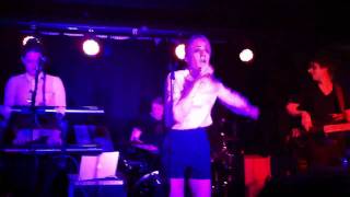 Florrie - Experimenting with Rugs (Live @ Ramdall, Madrid 17/11/2011)