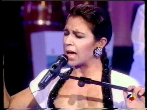 Lolita Flores y Antonio Gonzalez "Sabor a mí".Y Lola emocionada.