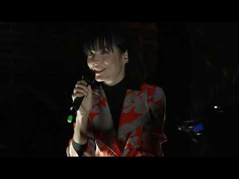 Yellow Lounge Online – with Alice Sara Ott