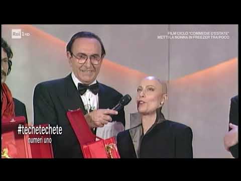 Pippo Baudo premia Giuni Russo a Sanremo 2003