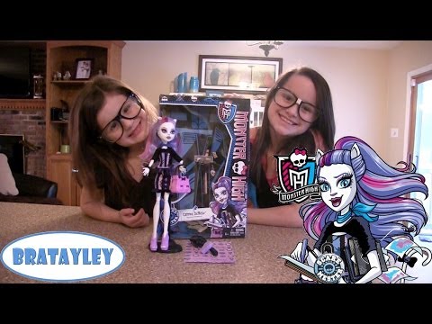 Monster High Doll Unboxing and Review | ScareMester Catrine DeMew