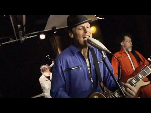 The Mains: Dirty King