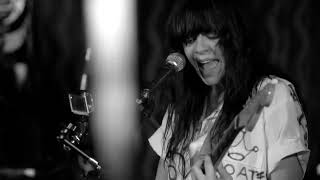The Coathangers Captains Dead Live
