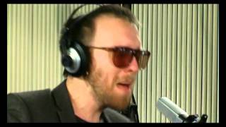 Shuarma interpreta 'Llueven piedras' en Cadena SER.