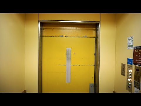 Crash! 2x 1980 Siemens (DEVE) holeless hydraulic elevators @ Naverland 29-31, Glostrup, Denmark