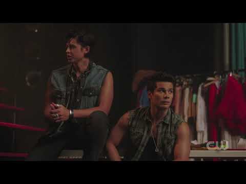 Riverdale 3x16 Sweetpea exposes Archie and Josie relationship