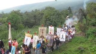 preview picture of video 'Procesión de Estandartes, San Juan Bautista'