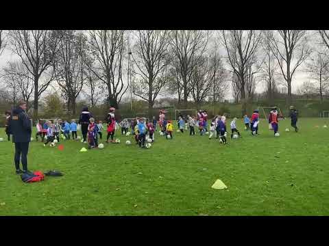 Pieten doen mee met Kaboutertraining bij s.v. Enkhuizen