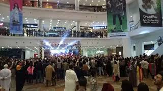waseem badami cake cutting ceremoney with fans luckyone mall karachi 2018