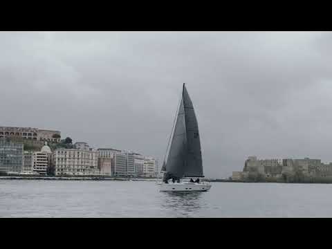 Vela.Spettacolo nel Golfo con Vesuvio Race:"Gaia"la barca più veloce,ma a trionfare è "Farr"e"Night"