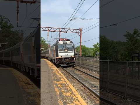 Njt alp46 4601 leading a westbound train 6639 to Dover