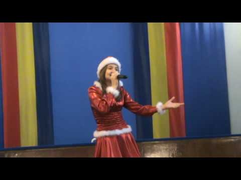 Ioana Moldovan-"Galbena gutuie"-Primaria Cluj-Napoca...22.12.2009(live)
