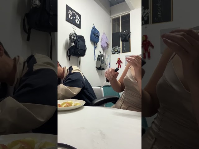 Vídeo relacionado con CXAFQ Cuchillo Daga Que Desaparece, Cuchillo de broma, Cuchillo retráctil de plástico para broma y broma, para Fiesta, Bromas de Halloween del Día de los Inocentes