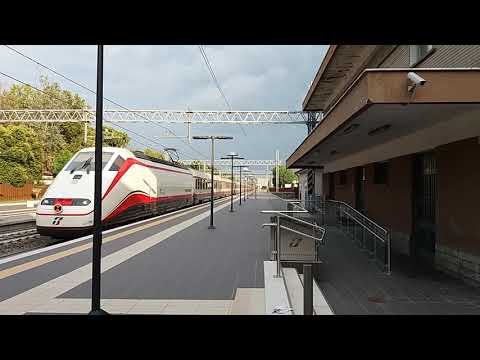 Frecciabianca (FB 8888) Lecce - Venezia S. Lucia in arrivo alla stazione di Riccione