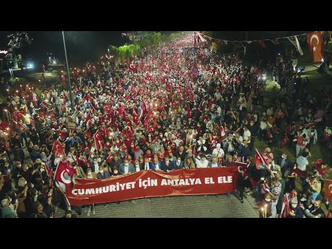 Binlerce Antalyalı ‘Cumhuriyet’ için yürüdü