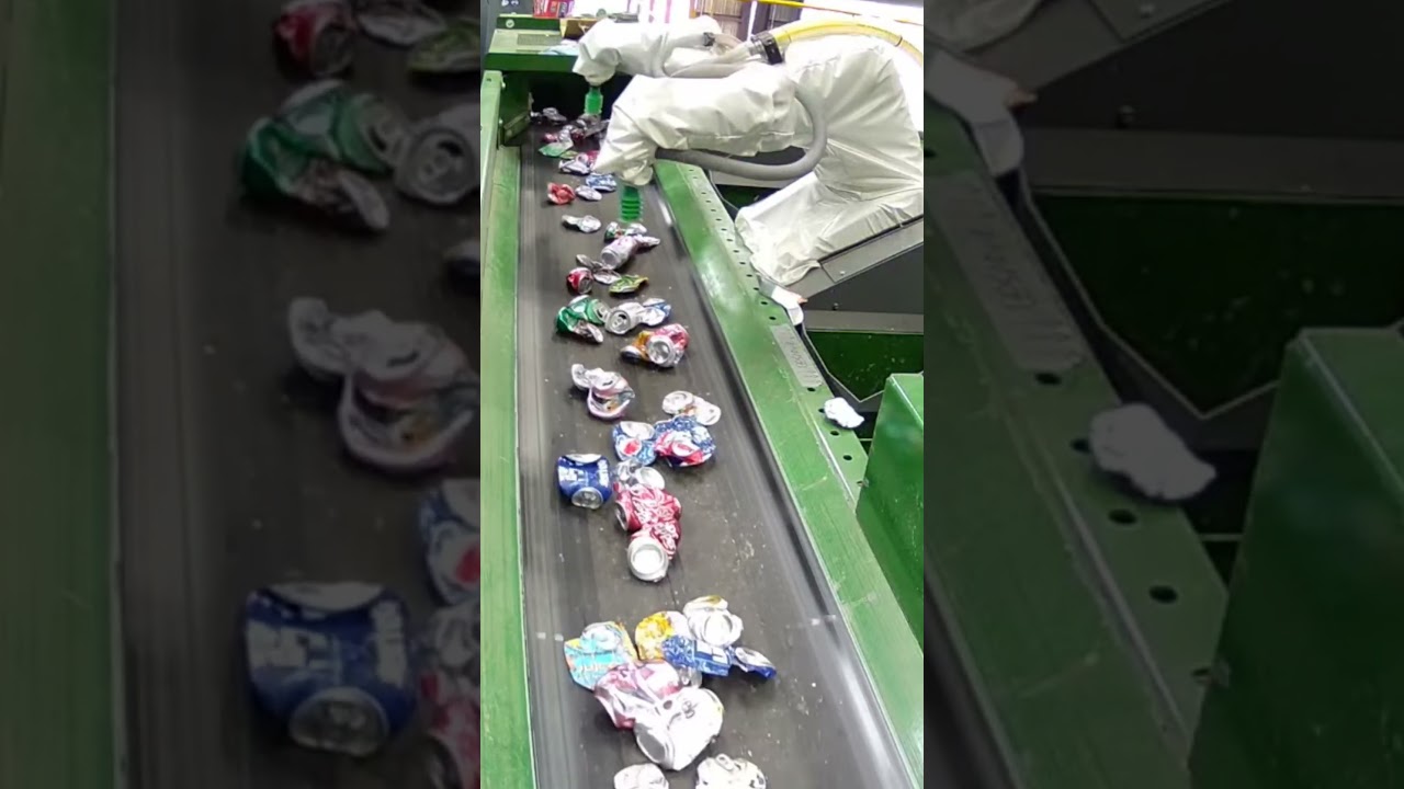 This robot sorts trash for recycling