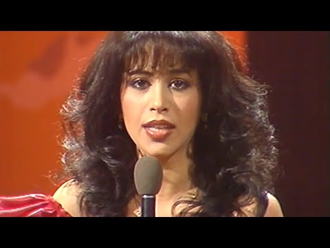 עפרה חזה - מישהו הולך תמיד איתי | קליפ