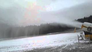 Lyžování za každou cenu. Při umělém zasněžování se ztrácí spousta vody, varuje přírodovědec