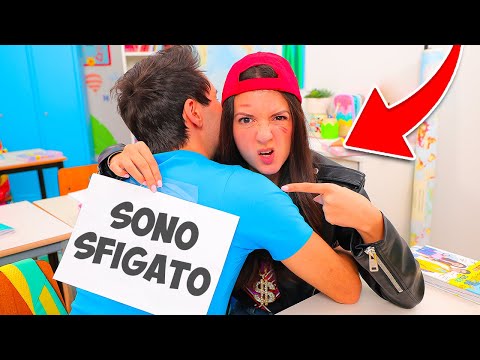 SOFÌ DIVENTA UNA BULLA E PICCHIA LUÌ A SCUOLA!!💔